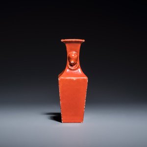 Three Chinese monochrome wares, one with a wooden stand — 照片 17