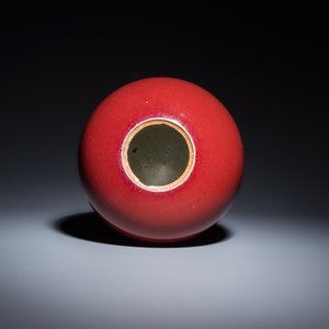 Three Chinese monochrome wares, one with a wooden stand — 照片 6