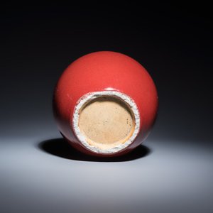 Three Chinese monochrome wares, one with a wooden stand — 照片 7