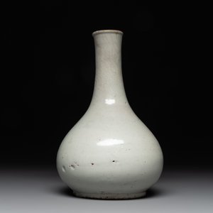 Three Chinese monochrome wares, Qianlong mark, Ming and later — photo 2