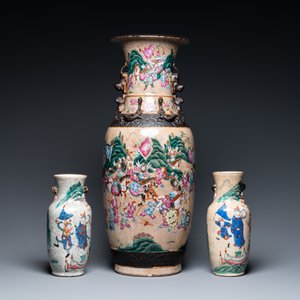 Three Chinese Nanking famille rose crackle-glazed vases, 19th C. — photo 3