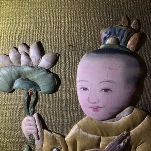 Three Chinese painted silk embroidered figures, 18/19th C. — 照片 5
