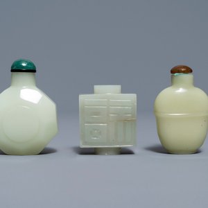 Three Chinese pale celadon jade snuff bottles, 19th C. — photo 1