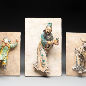Three Chinese polychrome pottery figures, 19th C. — 照片 1