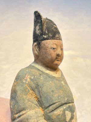 Three Chinese polychrome pottery figures, Sui/Ming — photo 13