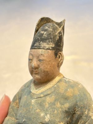 Three Chinese polychrome pottery figures, Sui/Ming — photo 14