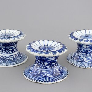 Three Chinese porcelain blue and white salts, Kangxi, ca. 1700 — photo 1