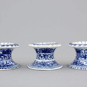 Three Chinese porcelain blue and white salts, Kangxi, ca. 1700 — photo 2