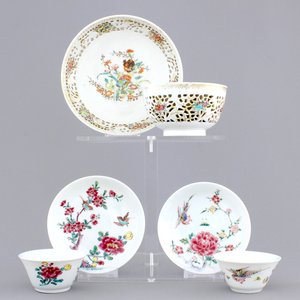 Three Chinese porcelain famille rose cups and saucers, Yongzheng-Qianlong, 18th C. — photo 1