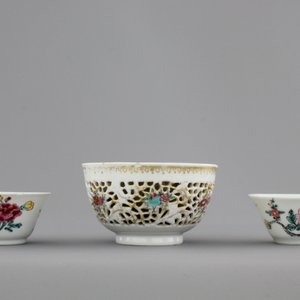 Three Chinese porcelain famille rose cups and saucers, Yongzheng-Qianlong, 18th C. — photo 4
