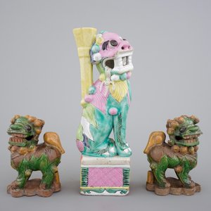 Three Chinese porcelain polychrome foo dogs, the verte biscuit pair, 18th, the other 19th C. — photo 4