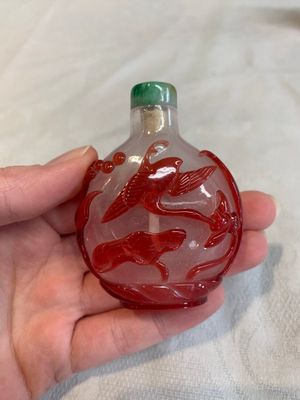 Three Chinese porcelain snuff bottles and a red Peking glass snuff bottle, Daoguang and Tongzhi mark, 19th C. — photo 17