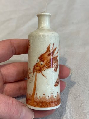Three Chinese porcelain snuff bottles and a red Peking glass snuff bottle, Daoguang and Tongzhi mark, 19th C. — photo 22