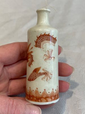 Three Chinese porcelain snuff bottles and a red Peking glass snuff bottle, Daoguang and Tongzhi mark, 19th C. — photo 23
