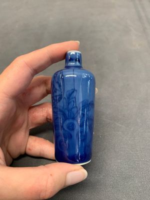 Three Chinese powder blue-ground blue and white snuff bottles and one blue and white snuff bottle, 19th C. — photo 24