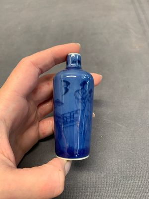 Three Chinese powder blue-ground blue and white snuff bottles and one blue and white snuff bottle, 19th C. — photo 26