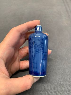 Three Chinese powder blue-ground blue and white snuff bottles and one blue and white snuff bottle, 19th C. — photo 28
