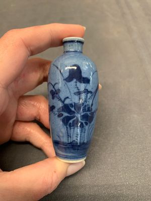 Three Chinese powder blue-ground blue and white snuff bottles and one blue and white snuff bottle, 19th C. — photo 3