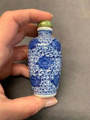 Three Chinese powder blue-ground blue and white snuff bottles and one blue and white snuff bottle, 19th C. — photo 33