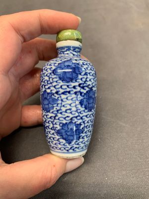 Three Chinese powder blue-ground blue and white snuff bottles and one blue and white snuff bottle, 19th C. — photo 34