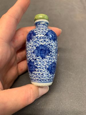 Three Chinese powder blue-ground blue and white snuff bottles and one blue and white snuff bottle, 19th C. — photo 37