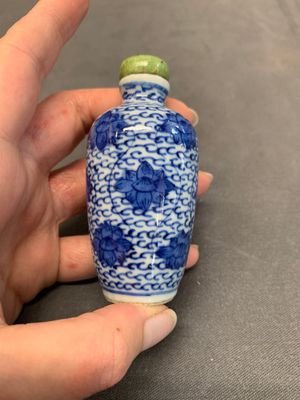 Three Chinese powder blue-ground blue and white snuff bottles and one blue and white snuff bottle, 19th C. — photo 39