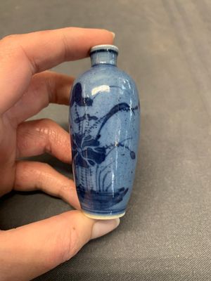 Three Chinese powder blue-ground blue and white snuff bottles and one blue and white snuff bottle, 19th C. — photo 4