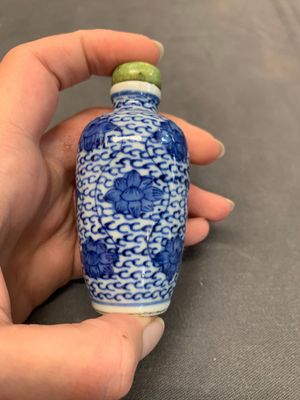 Three Chinese powder blue-ground blue and white snuff bottles and one blue and white snuff bottle, 19th C. — photo 41