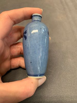 Three Chinese powder blue-ground blue and white snuff bottles and one blue and white snuff bottle, 19th C. — photo 6