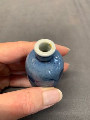 Three Chinese powder blue-ground blue and white snuff bottles and one blue and white snuff bottle, 19th C. — photo 10