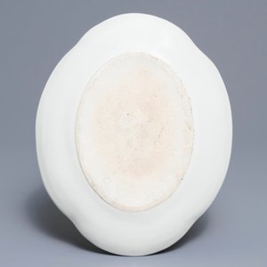 Three Chinese qianjiang cai teapots and an oval dish, 19/20th C. — 照片 9