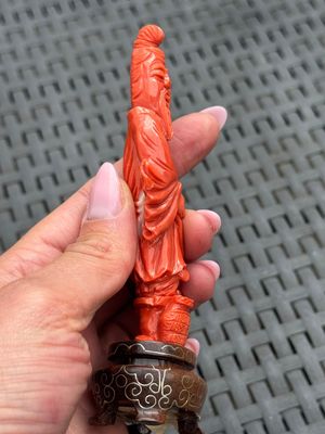 Three Chinese red coral carvings on wooden stands, 19/20th C. — photo 17