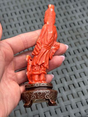 Three Chinese red coral carvings on wooden stands, 19/20th C. — photo 18
