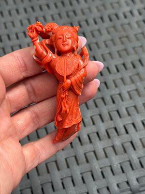 Three Chinese red coral carvings on wooden stands, 19/20th C. — photo 2