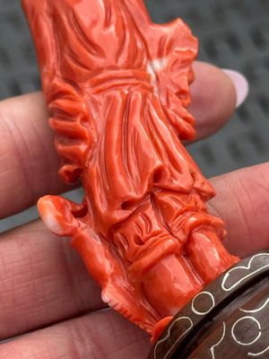 Three Chinese red coral carvings on wooden stands, 19/20th C. — photo 23