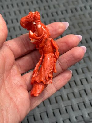 Three Chinese red coral carvings on wooden stands, 19/20th C. — photo 3
