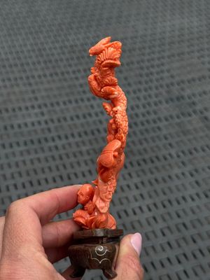 Three Chinese red coral carvings on wooden stands, 19/20th C. — photo 32