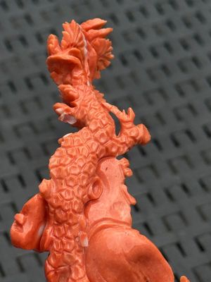 Three Chinese red coral carvings on wooden stands, 19/20th C. — photo 36