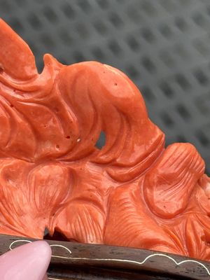 Three Chinese red coral carvings on wooden stands, 19/20th C. — photo 37