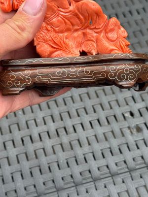 Three Chinese red coral carvings on wooden stands, 19/20th C. — photo 40
