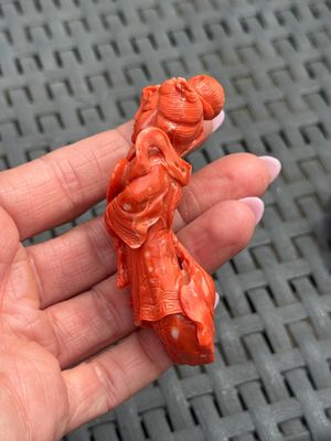 Three Chinese red coral carvings on wooden stands, 19/20th C. — photo 5