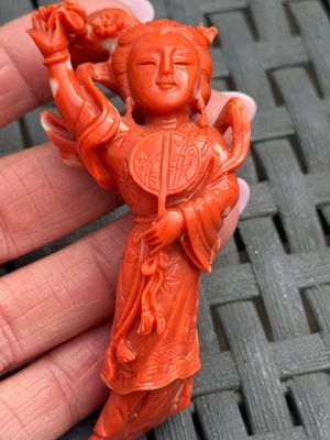 Three Chinese red coral carvings on wooden stands, 19/20th C. — photo 6
