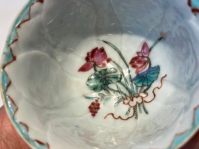 Three Chinese relief-decorated famille rose 'lotus' cups and saucers with a scholar and his servant, Yongzheng — 照片 8
