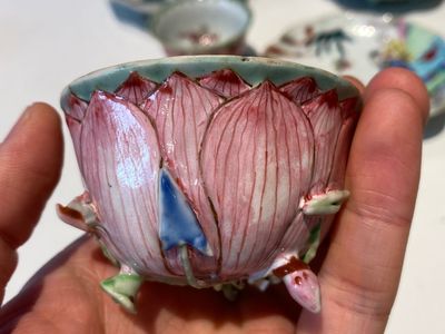 Three Chinese relief-decorated famille rose 'lotus' cups and saucers with a scholar and his servant, Yongzheng — 照片 9