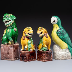 Three Chinese sancai-glazed Buddhist lions and a parrot, 19th C. — photo 1