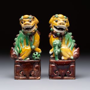 Three Chinese sancai-glazed Buddhist lions and a parrot, 19th C. — photo 2