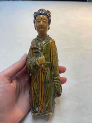 Three Chinese sancai-glazed figures of deities, Ming — photo 8
