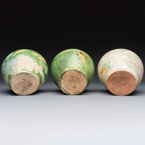 Three Chinese sancai-glazed pottery jars, two with cover, Ming or earlier — photo 7