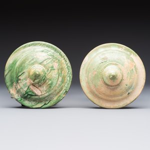 Three Chinese sancai-glazed pottery jars, two with cover, Ming or earlier — photo 8