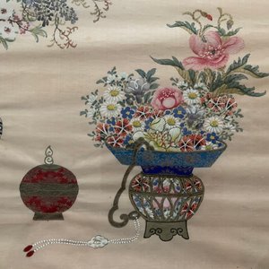 Three Chinese silk paintings: ‘Antiquities with flowers’, 19th C. — photo 19
